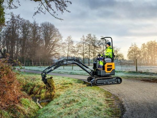 Hyundai HX10 minigraver aan het werk
